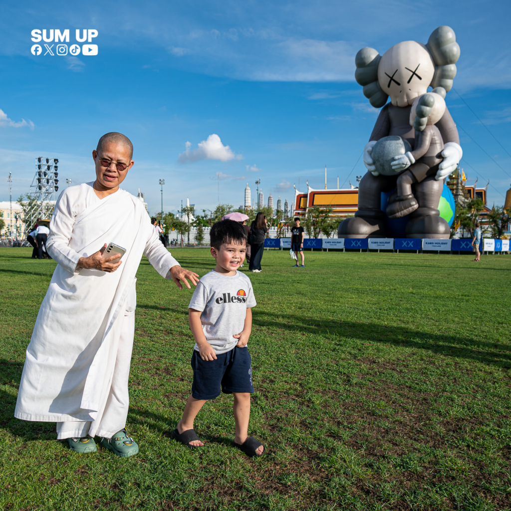 KAWS: HOLIDAY THAILAND ท้องสนามหลวง