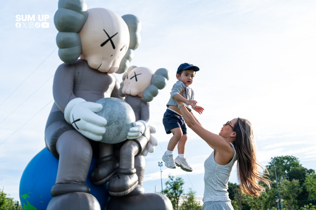 KAWS: HOLIDAY THAILAND ท้องสนามหลวง